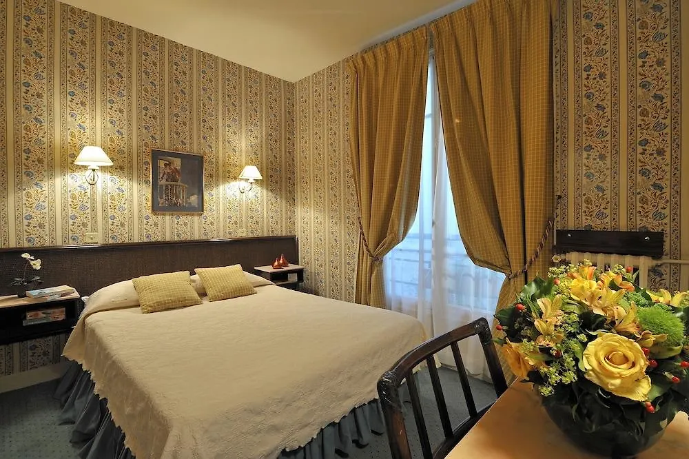 **  Hotel Clement Paris France