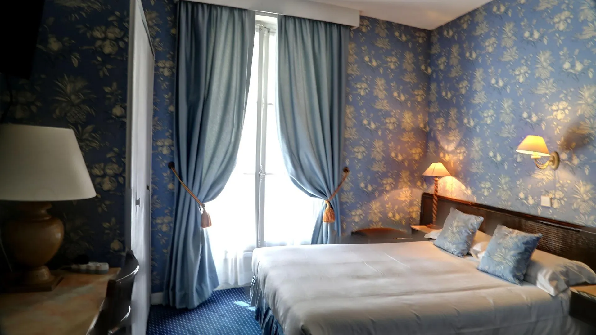 **  Hotel Clément Paris France