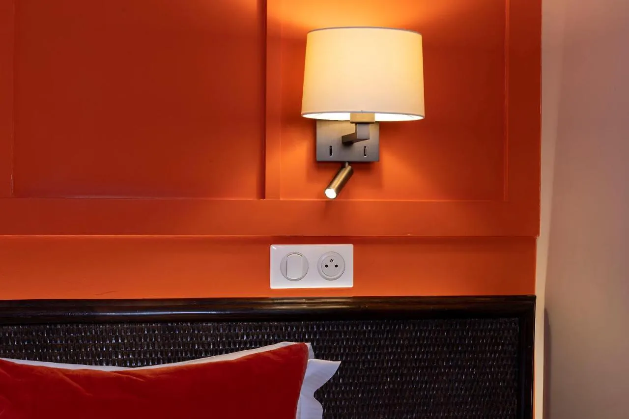 **  Hotel Clément Paris France